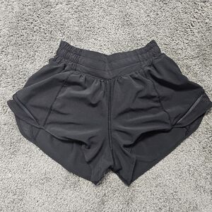 Lululemon Hotty Hot Shorts 2.5” Size 2 Black